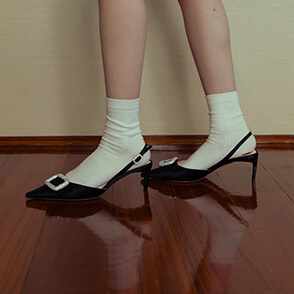 Roger Vivier Viv Choc 黑色鑽扣低跟鞋